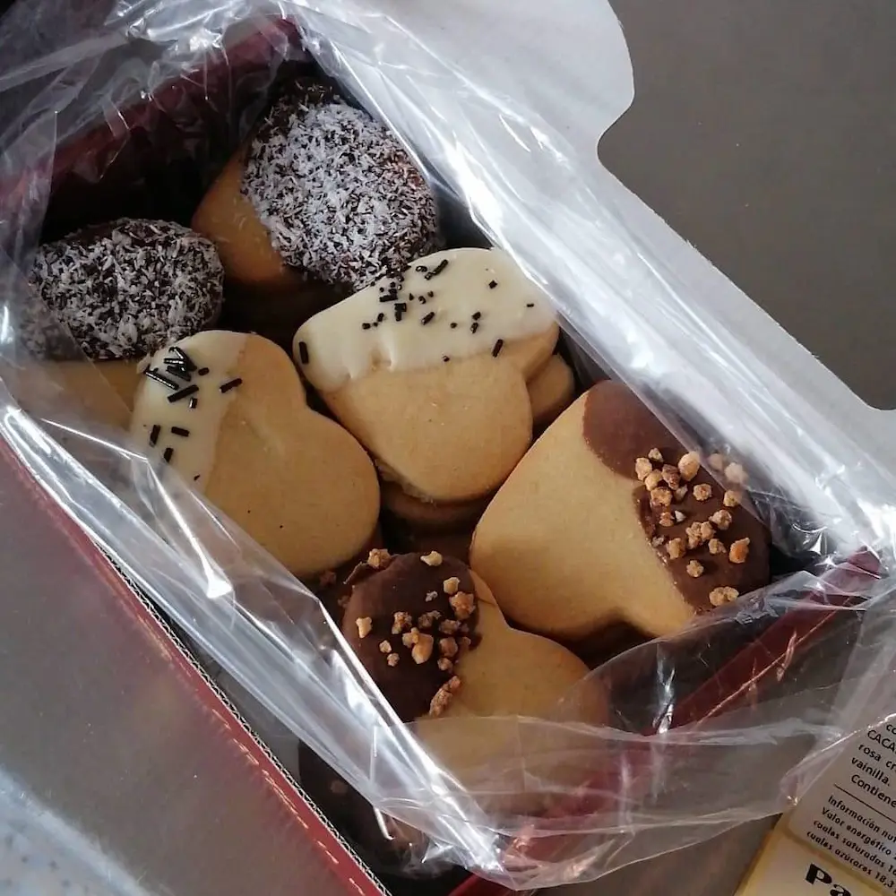 Pastas de té con tres chocolates